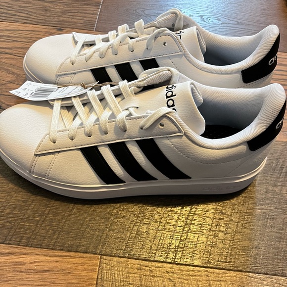NEW W TAGS!! Adidas Women's Grand Court 2.0 White and Black Sneakers - Picture 2 of 3